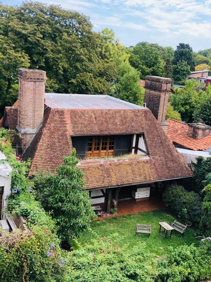 STYLISH HOUSE IN NEED OF RENOVATION—GREAT LOCATION!