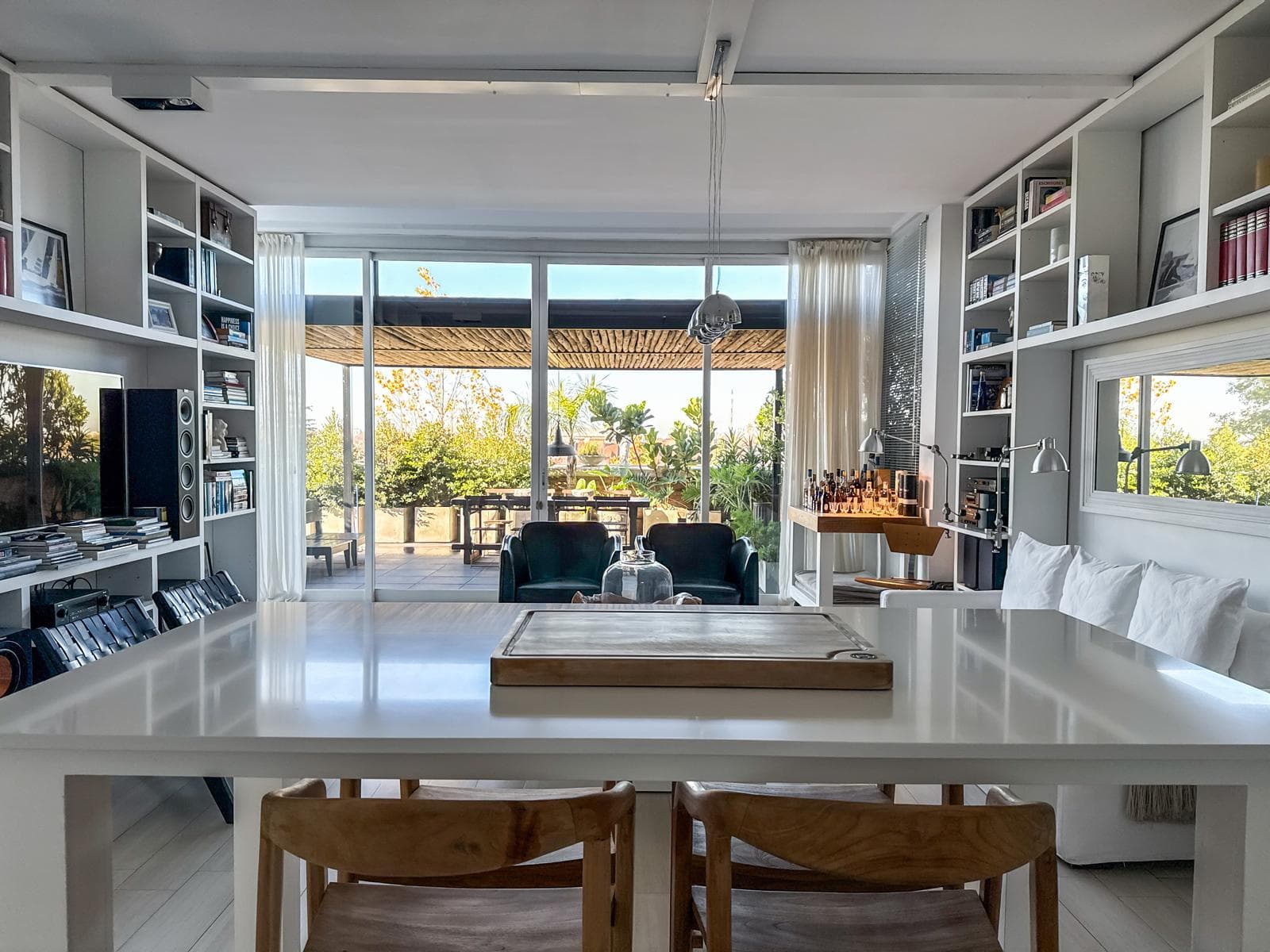 Stunning penthouse with a 280 m2 terrace, complete with amenities and security