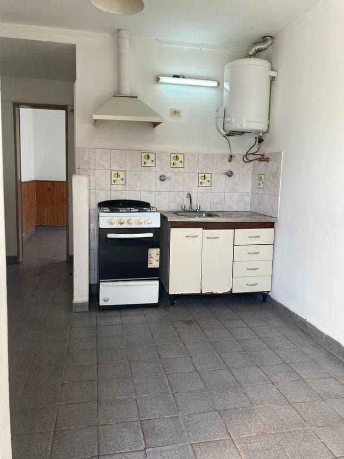 Apartment 4, between 521 and 522 Tolosa
