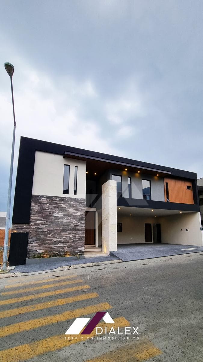 Bosques de las Misiones - NATIONAL HIGHWAY - House FOR SALE on Santiago Nuevo León, 422 m²