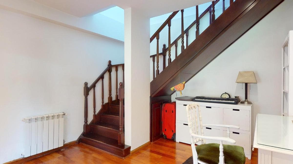 House for sale in Gonnet: 485 between 20th and 21st. Lot size: 30 x 60. 370 m² of floor space. Excellent condition. Pool
