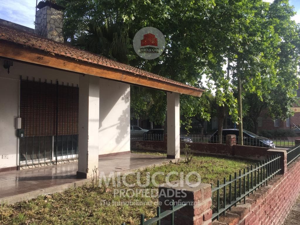 Casa en Venta, Hipólito Yrigoyen 893 esq. Los Lazaristas, Escobar