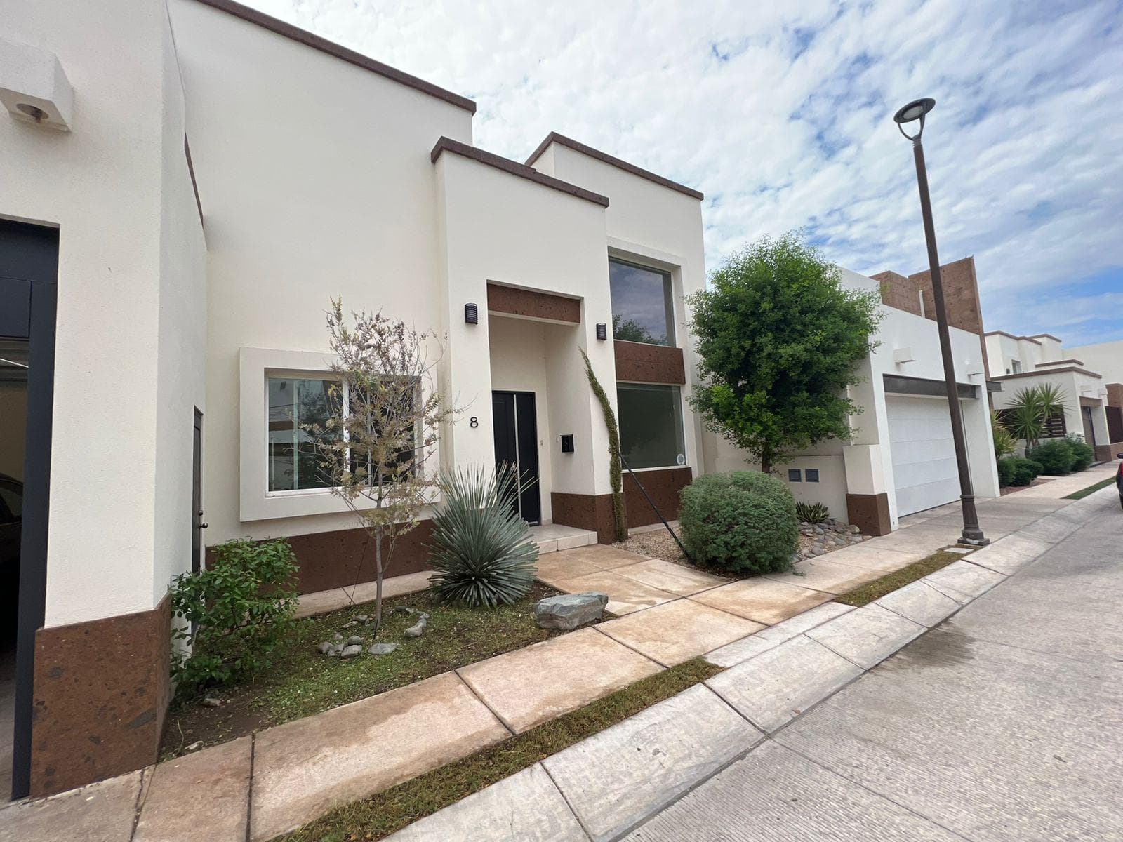 Beautiful "Treviana" model house for rent in West La Rioja.