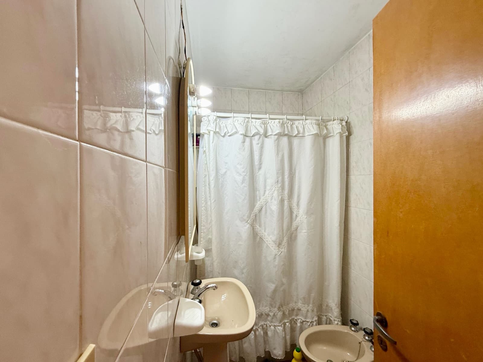 Beautiful three-room duplex in a complex just 40 meters from the ocean! Mar del Tuyu