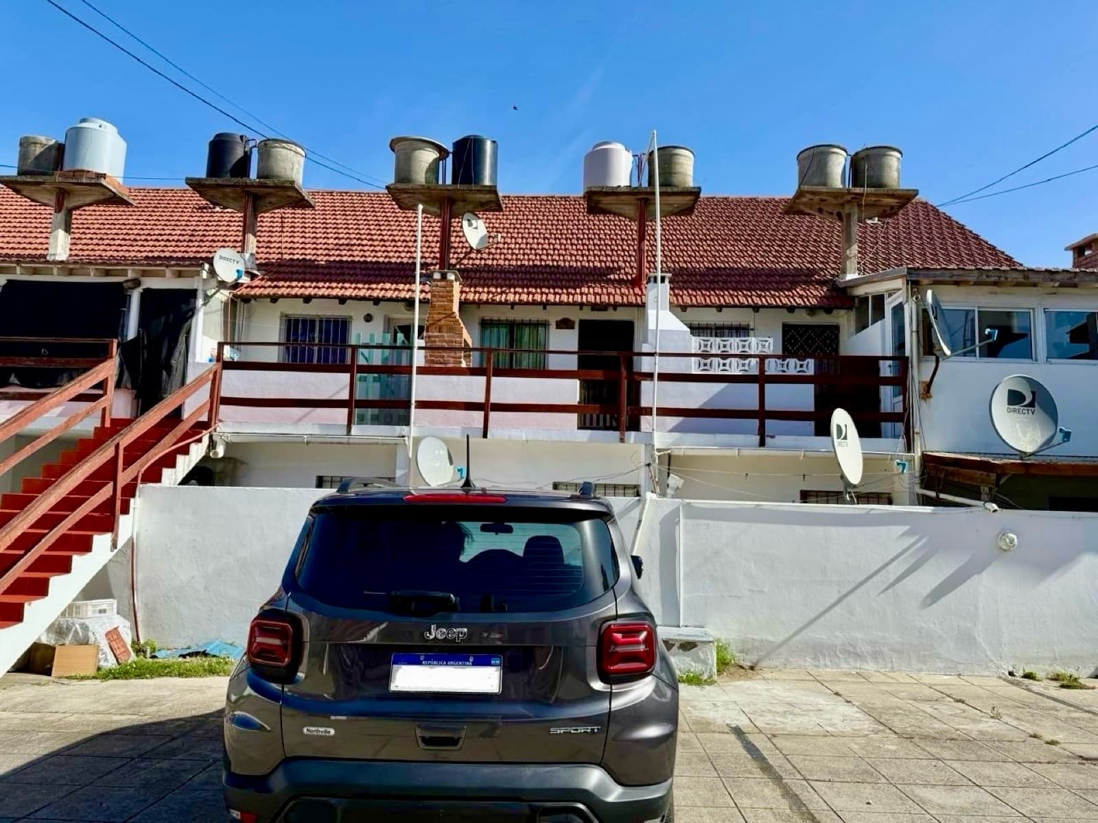Beautiful three-room duplex in a complex just 40 meters from the ocean! Mar del Tuyu