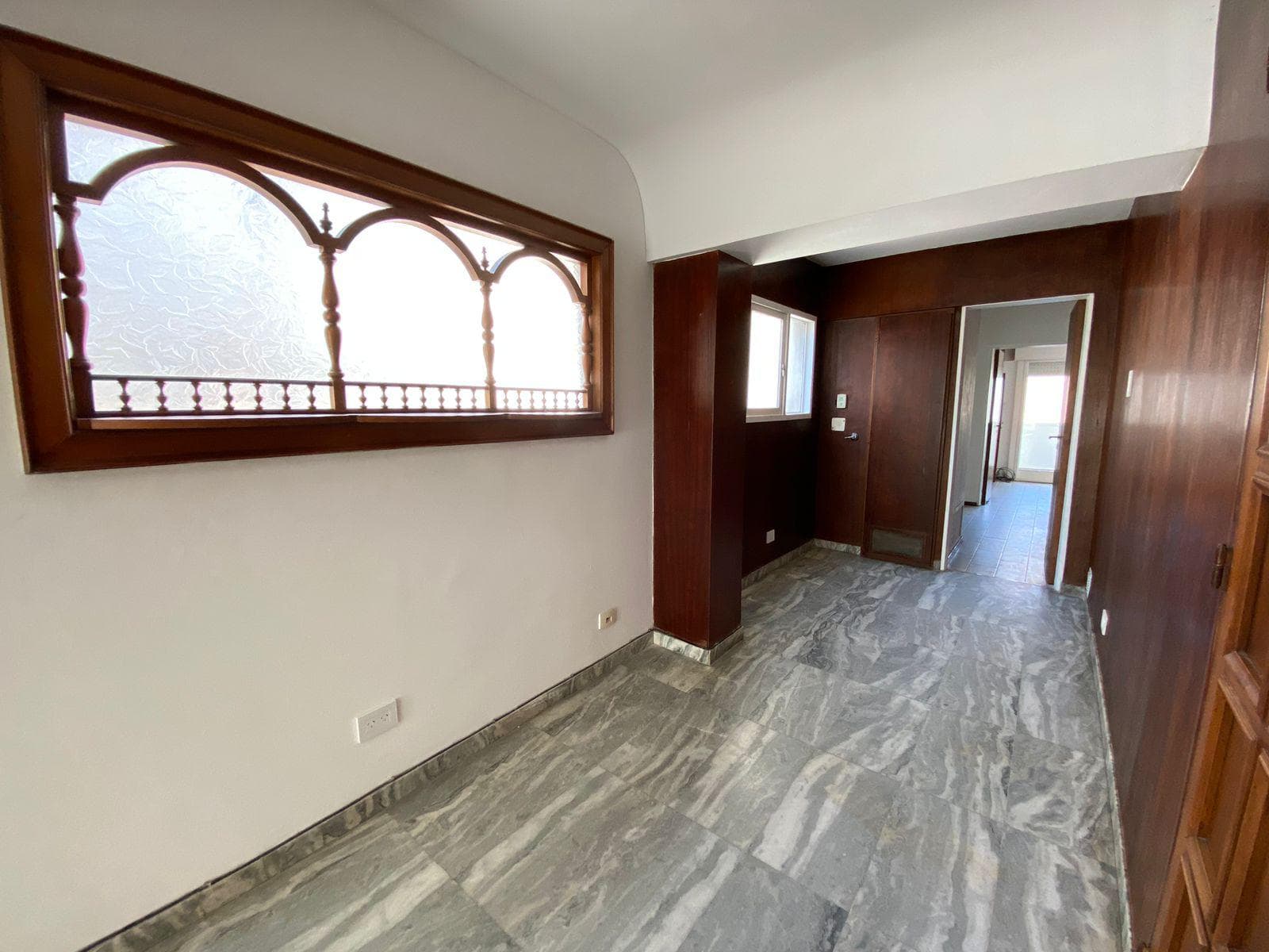 3-Bedroom Apartment for Rent: Exclusive Unit with Parking Space in Downtown Rosario
