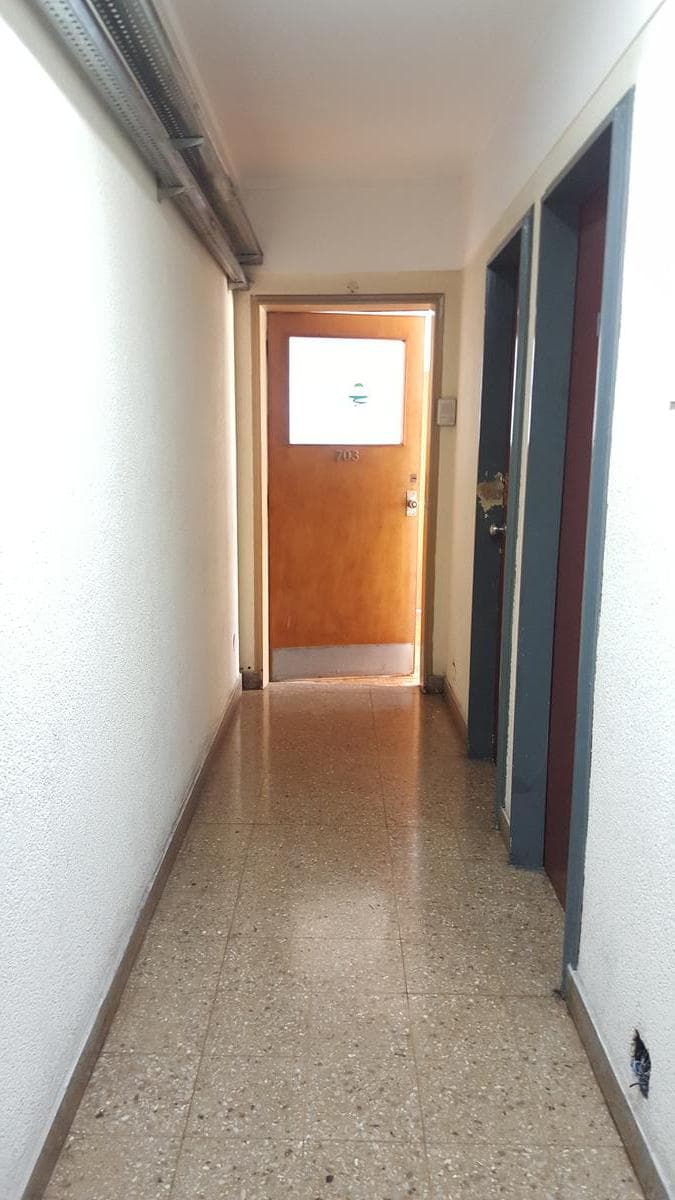 BRIGHT, UPPER-FLOOR OFFICE FOR SALE - SAN NICOLÁS - READY TO USE - SCHOOL OF ECONOMIC SCIENCES