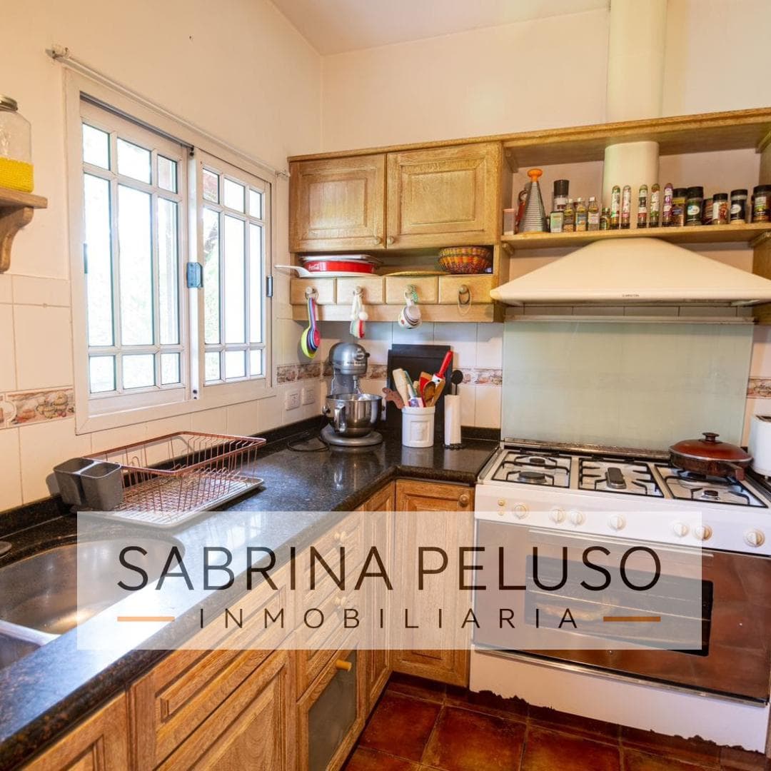 HOUSE FOR SALE IN THE EL CASCO MORENO NEIGHBORHOOD
