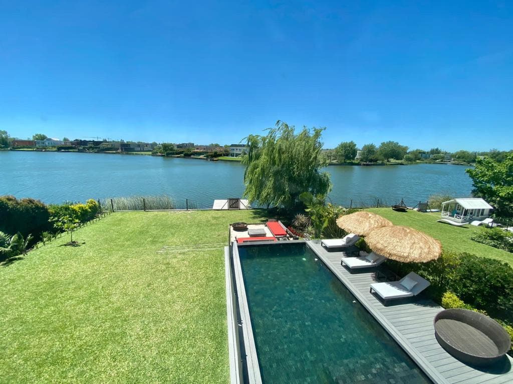 Modern House for Sale on the Water in the Barbarita Gated Community