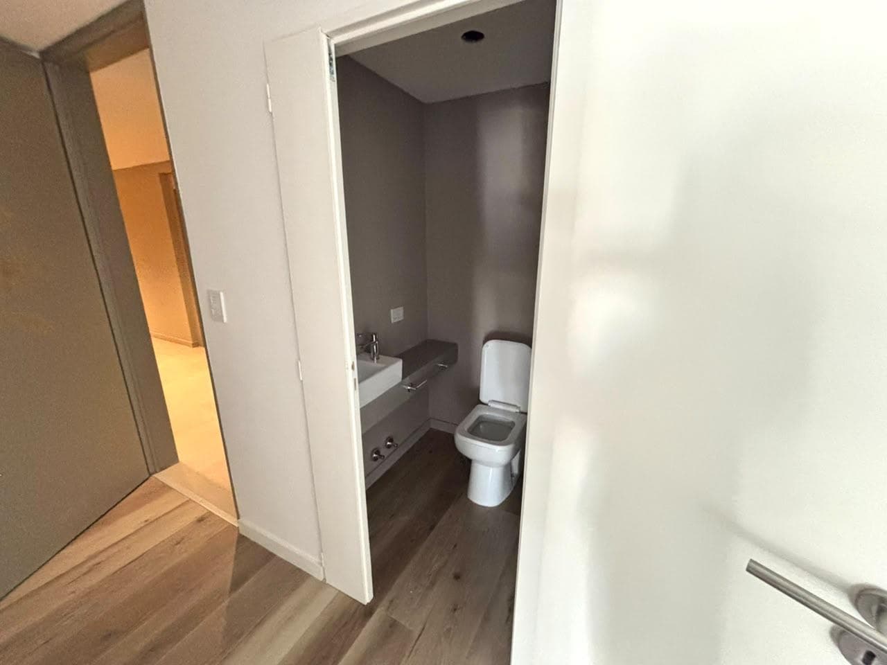 ARGAÑARAS 32, 2-ROOM APARTMENT WITH SUITE, CLOSET, BALCONY, FULL BATHROOM, AND ALL AMENITIES; GARAGE AVAILABLE