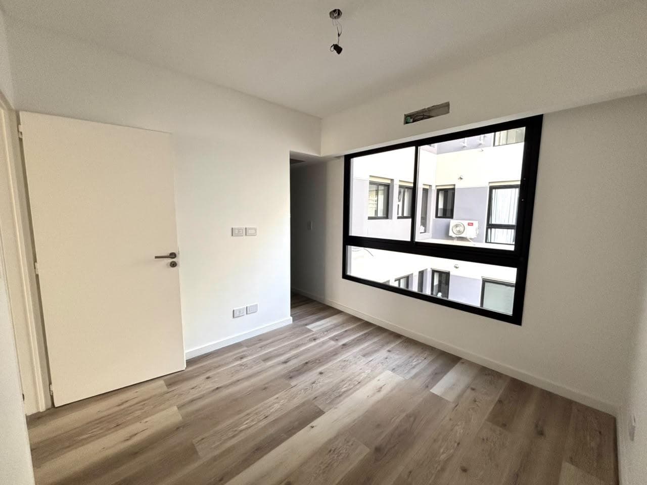 ARGAÑARAS 32, 2-ROOM APARTMENT WITH SUITE, CLOSET, BALCONY, FULL BATHROOM, AND ALL AMENITIES; GARAGE AVAILABLE