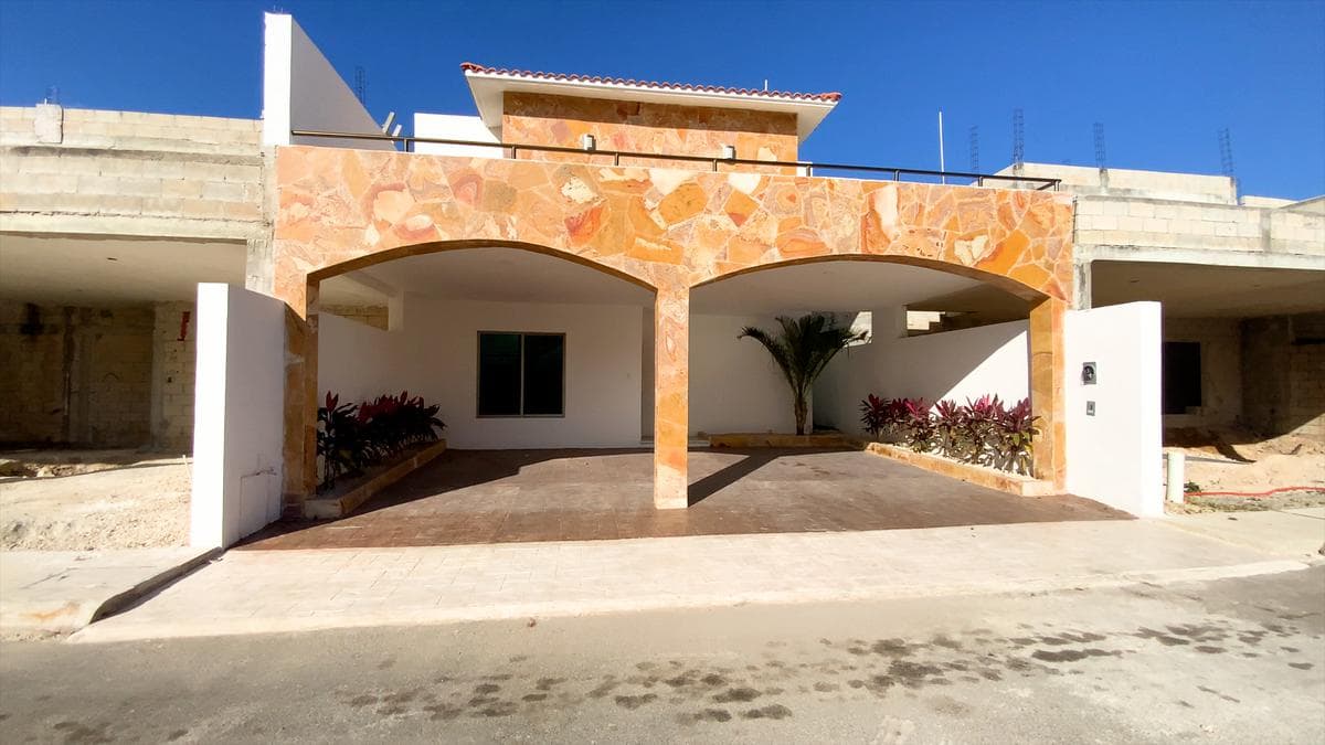 House for sale on Privada Imperio Conkal, 3 bedrooms, in Mérida, Yucatán.