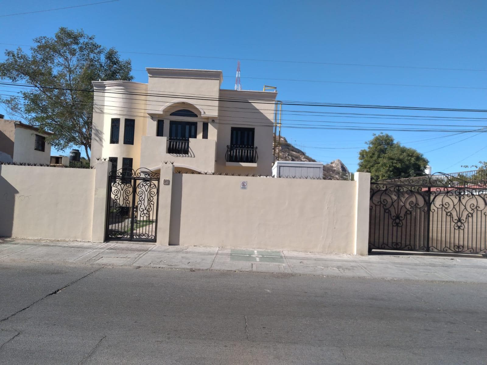 Office building for rent in Colonia San Juan. Centrally located in Hermosillo, Sonora