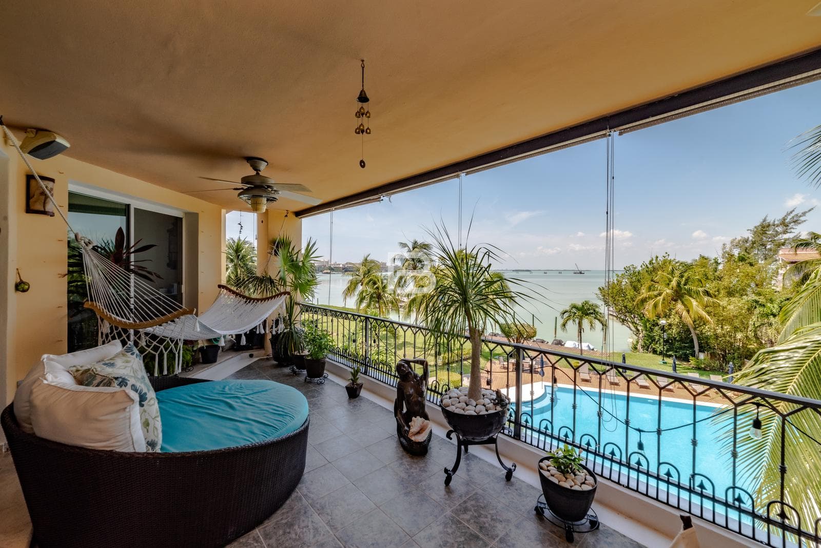 Isla Dorada: Apartment for Sale with a Dock