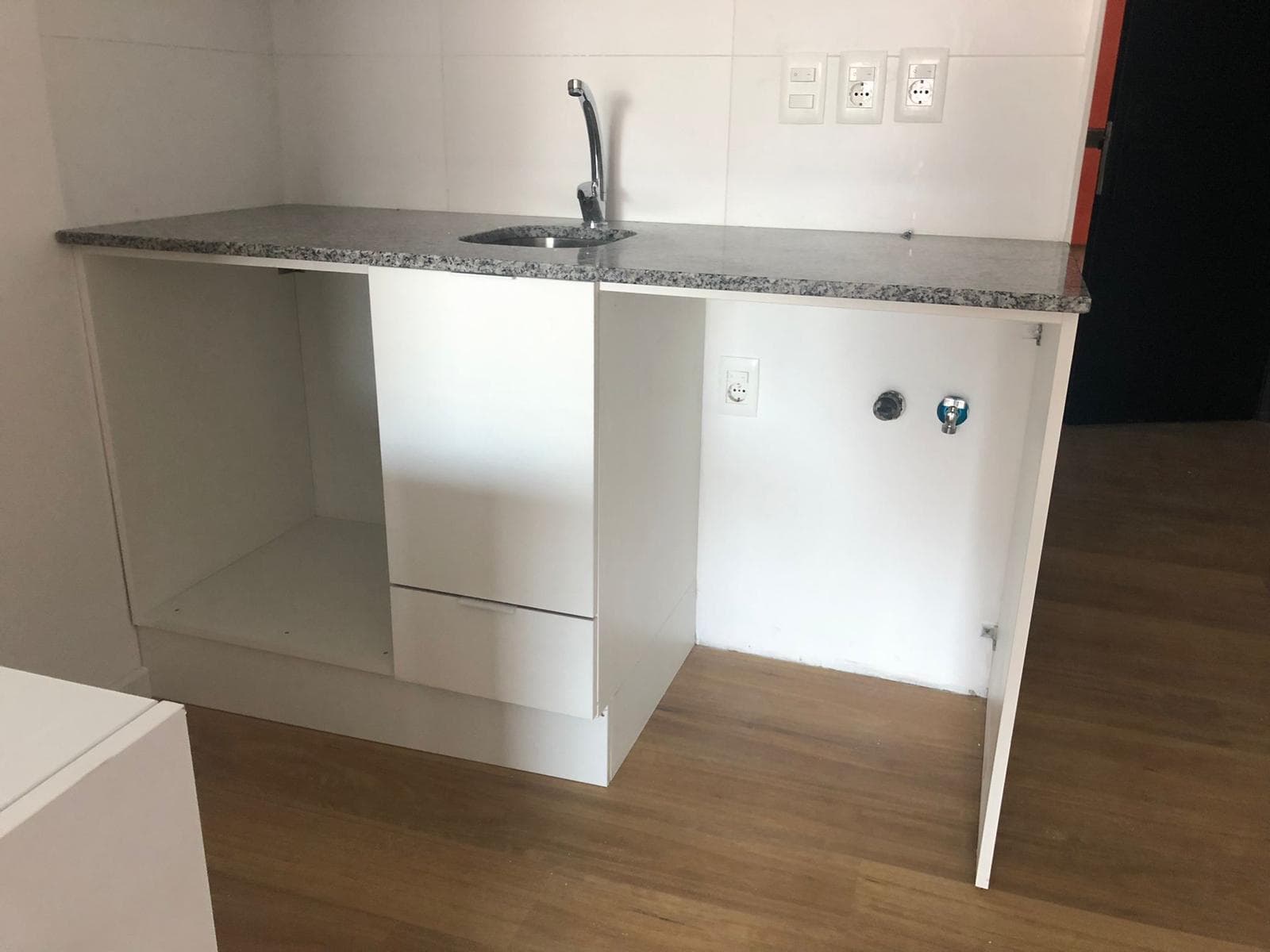Studio Apartment for Rent with a Balcony in Downtown Montevideo.