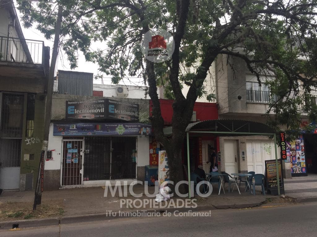Locales con casa y departamentos en venta | Travi N°725 | Escobar centro