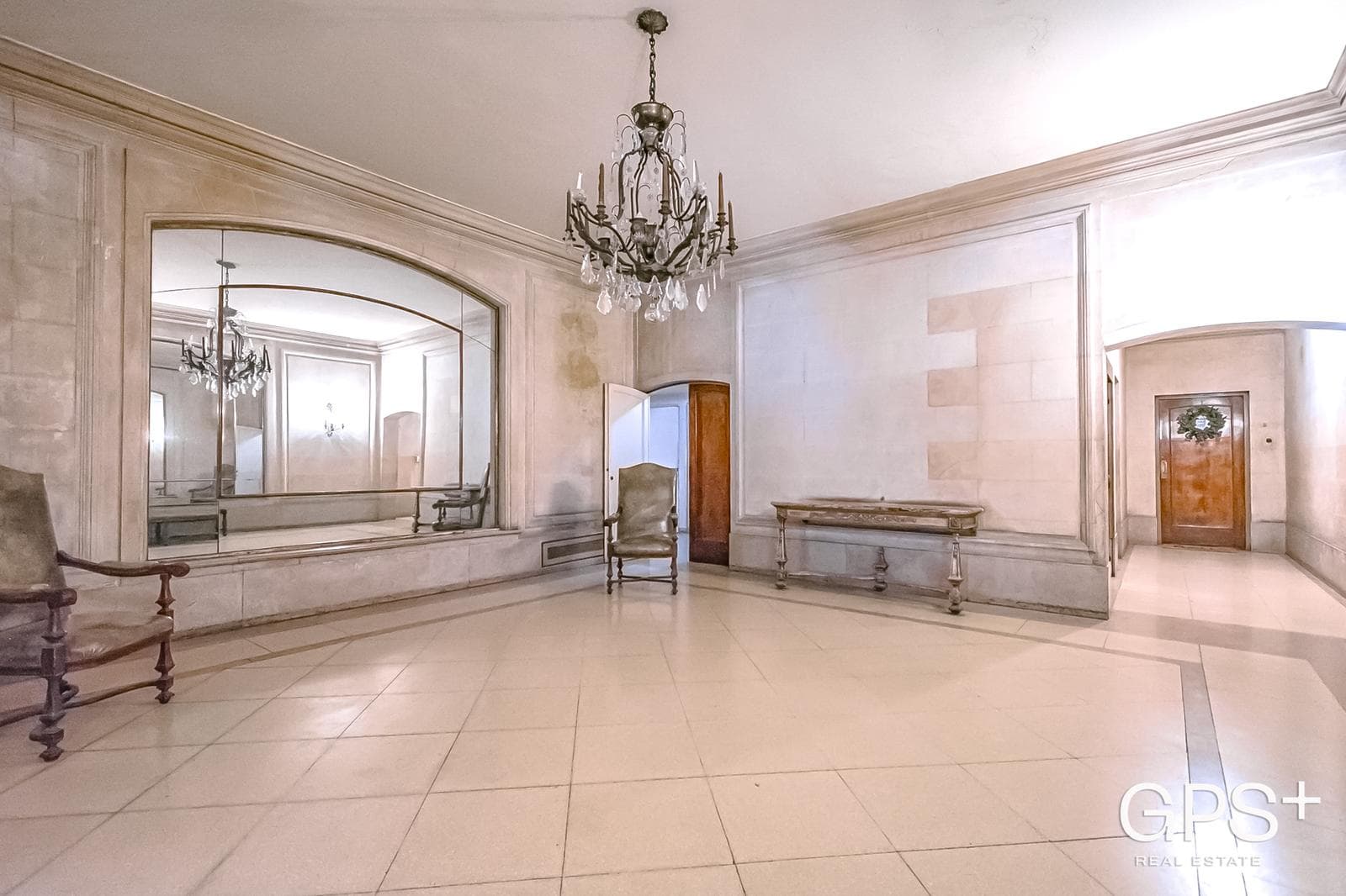 High-end building—UPPER-FLOOR APARTMENT filled with LIGHT and SUN, featuring a SPACIOUS private terrace.