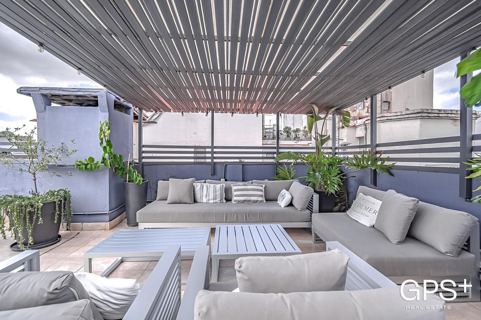 High-end building—UPPER-FLOOR APARTMENT filled with LIGHT and SUN, featuring a SPACIOUS private terrace.