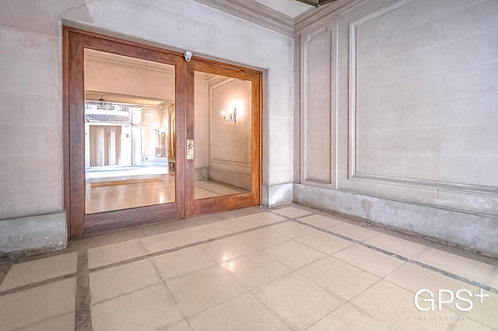 High-end building—UPPER-FLOOR APARTMENT filled with LIGHT and SUN, featuring a SPACIOUS private terrace.
