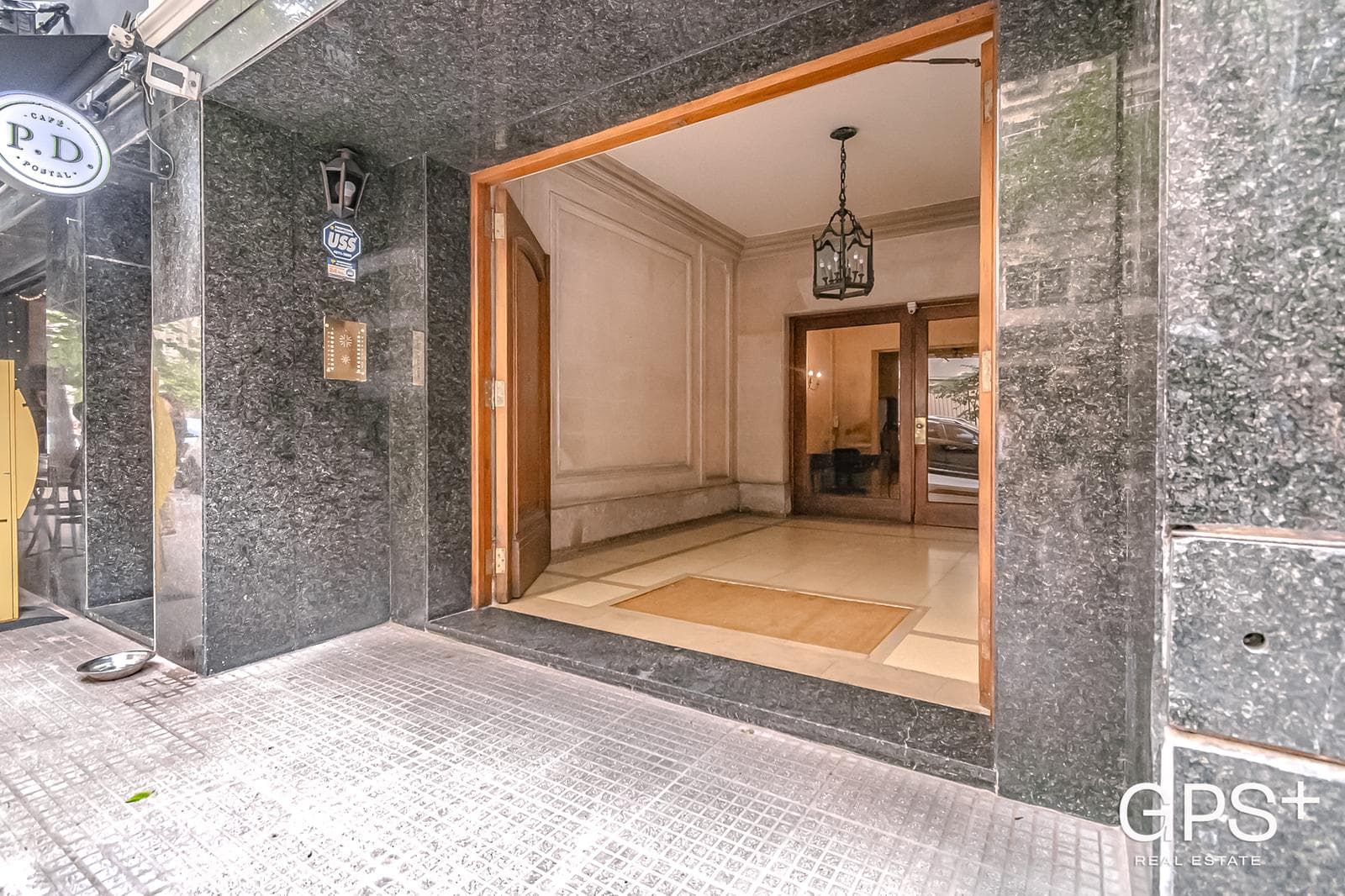Edificio de gran categoría - PISO ALTO lleno de LUZ y SOL con AMPLIA terraza propia.