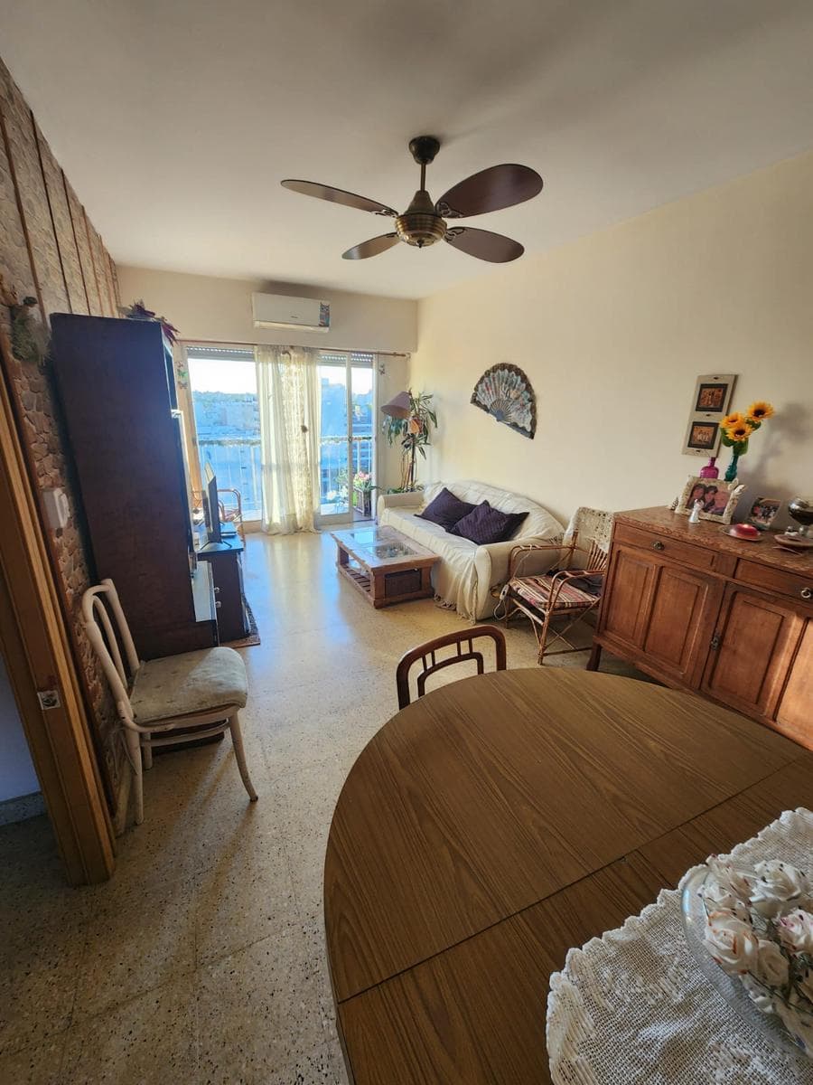 SPACIOUS 3-ROOM APARTMENT WITH BALCONY FOR SALE. OLIVOS