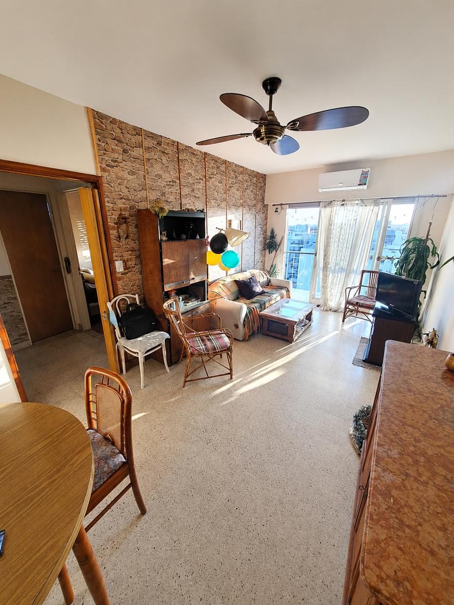 SPACIOUS 3-ROOM APARTMENT WITH BALCONY FOR SALE. OLIVOS