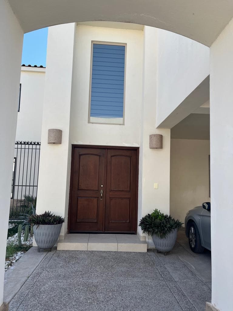 House for sale in the charming residential neighborhood. West of Hermosillo