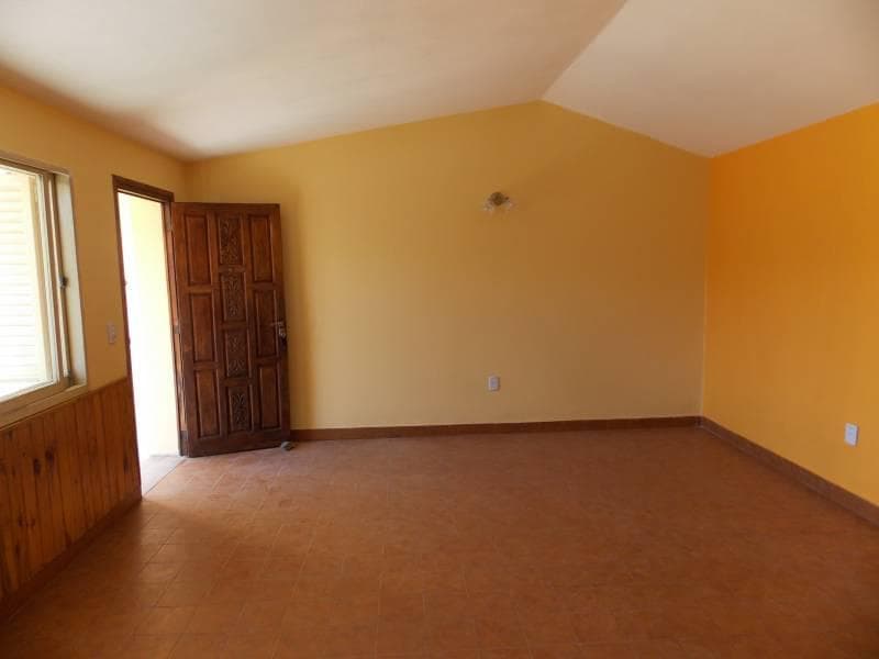 Chalet for sale in a prime residential location with panoramic views in the city of La Falda, consisting of: living room, dining room, and kitchen; one bedroom; bathroom; laundry room; garage; and barbecue area.