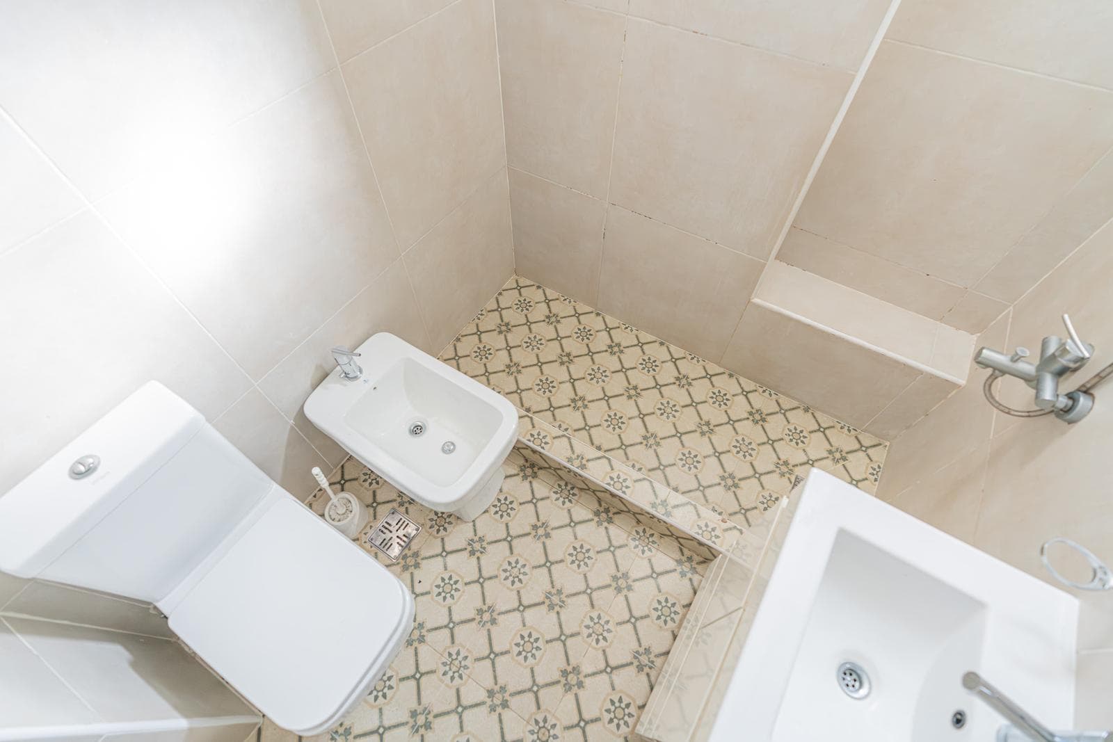 Donato Alvarez and Rivadavia - 4-room apartment with a balcony - renovated