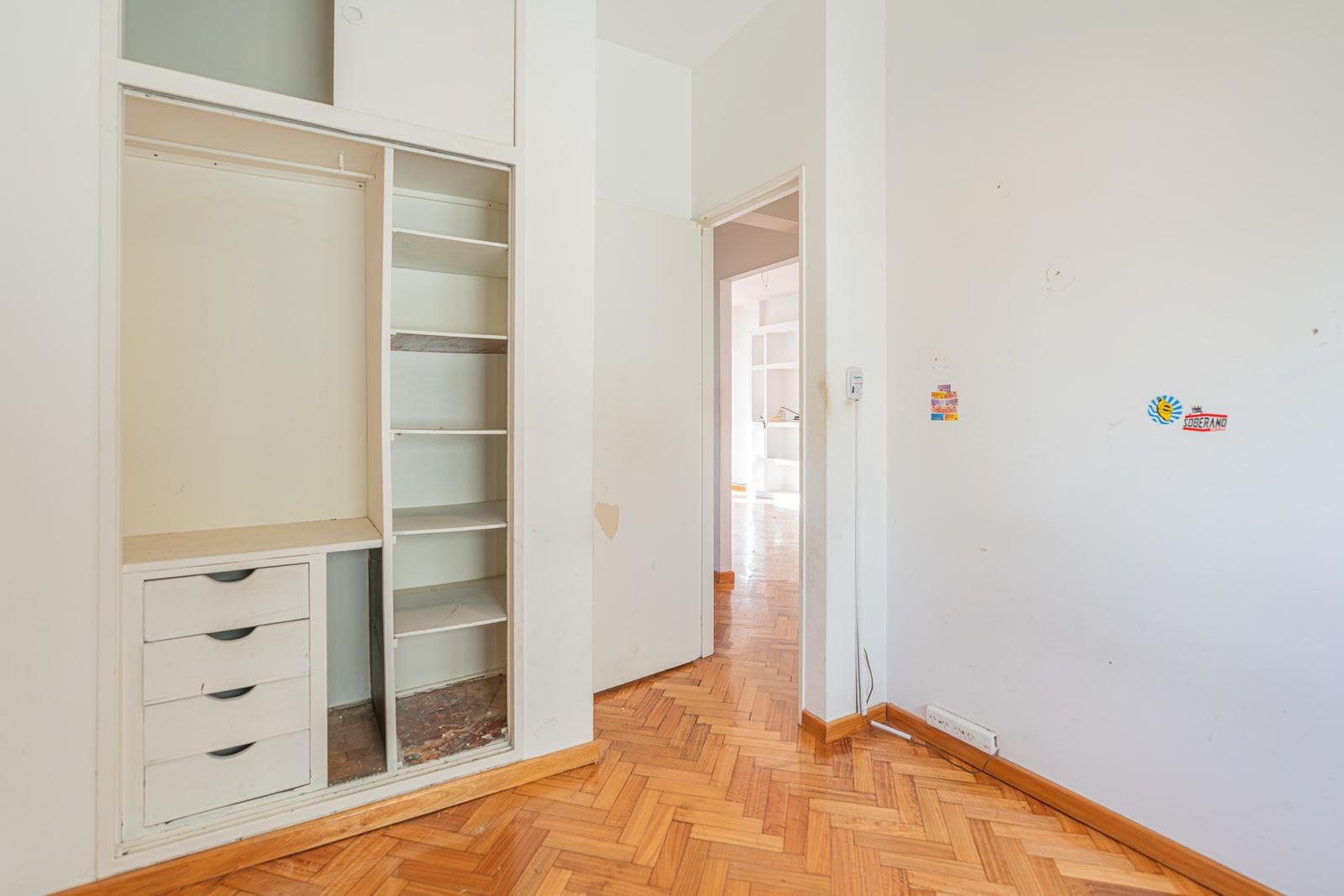 Donato Alvarez and Rivadavia - 4-room apartment with a balcony - renovated