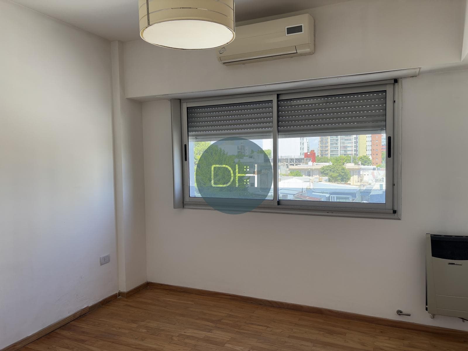 11 e/60 and 61—Apartment with garage and storage room
