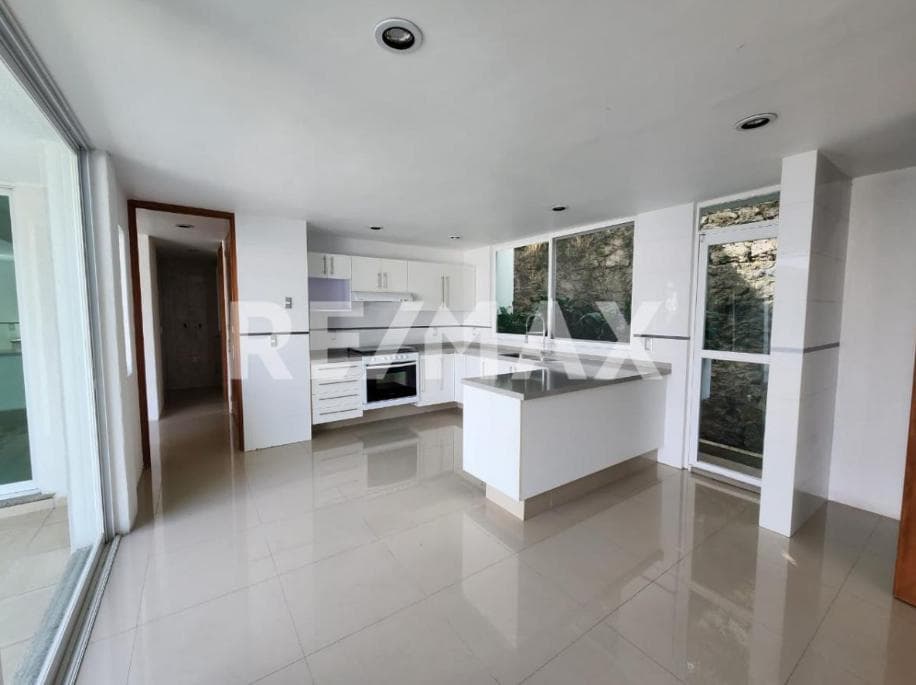House for Sale in Morelos, Lomas de Cocoyoc Subdivision, Morelos