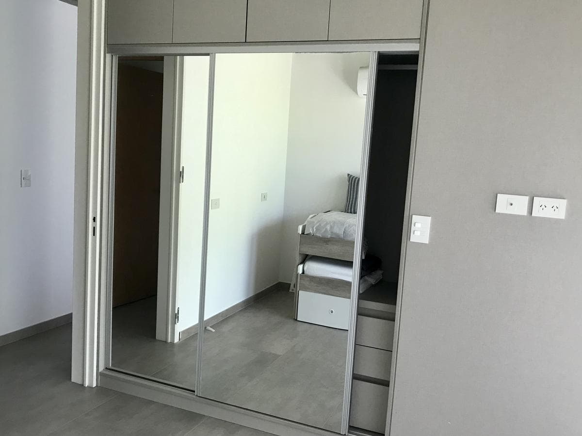 Apartment for rent in downtown City Bell. 474 at the corner of 14th. 2 bedrooms, garage. In impeccable condition