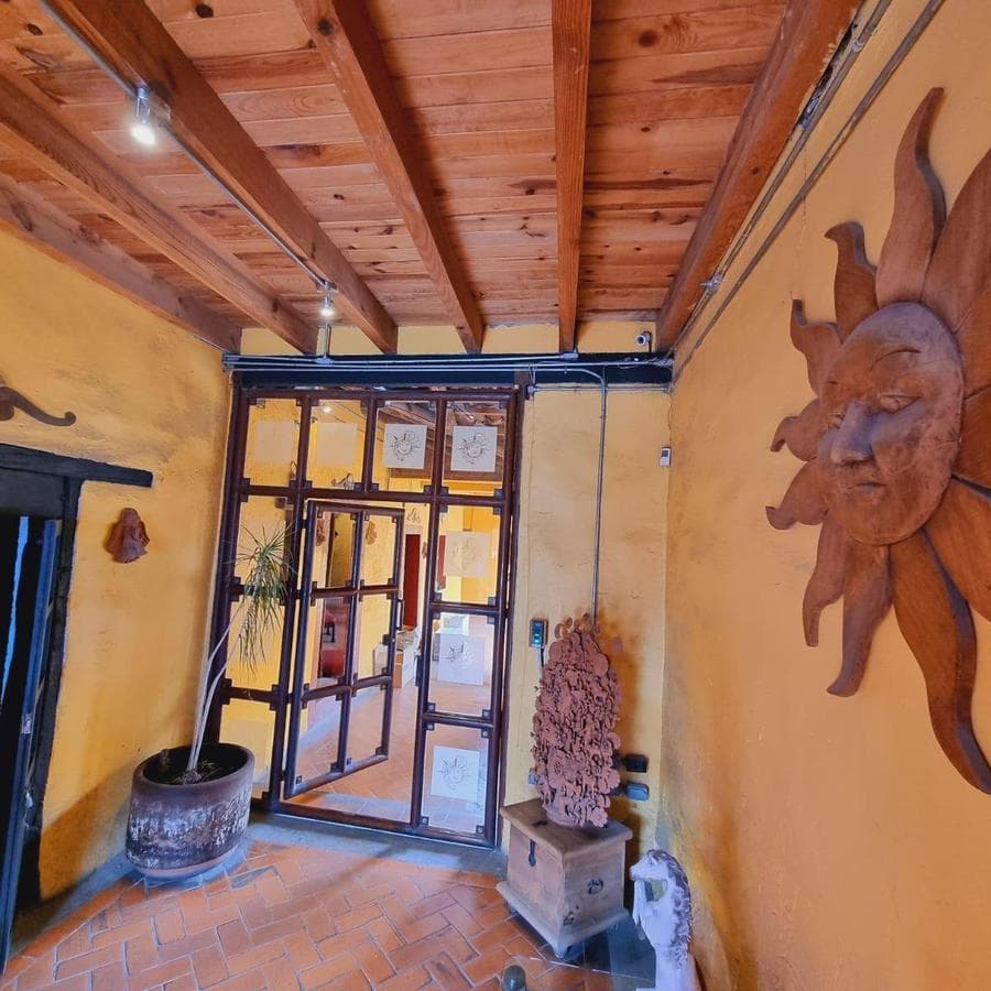 HOUSE FOR SALE IN DOWNTOWN METEPEC