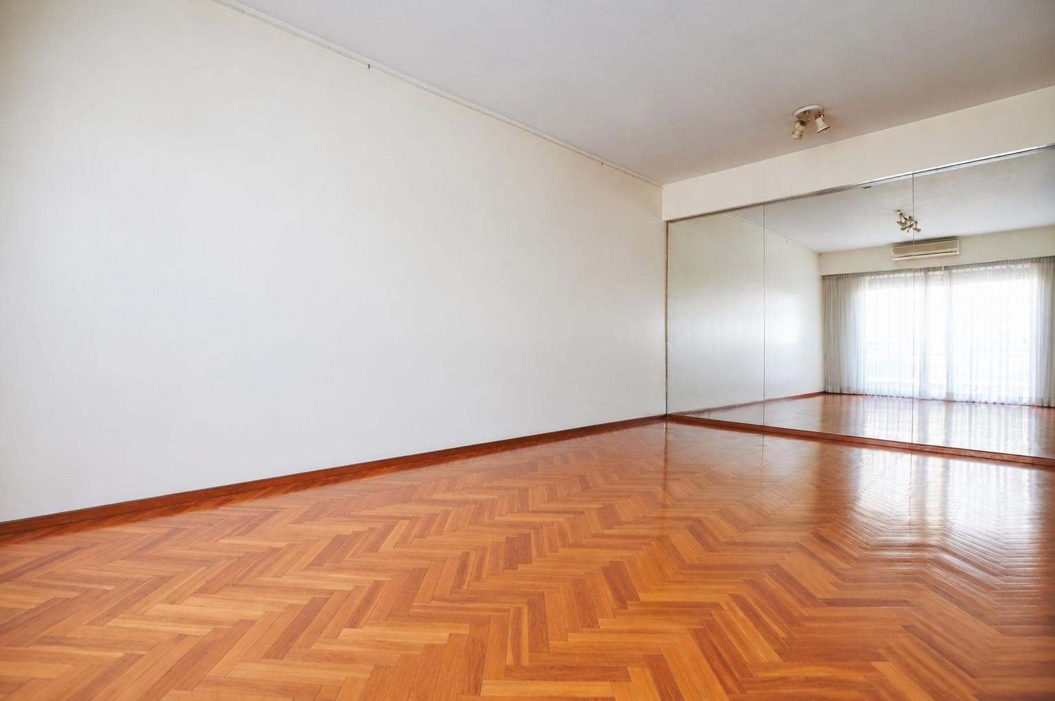 4-ROOM APARTMENT FOR SALE WITH A LARGE BALCONY - PALERMO CHICO