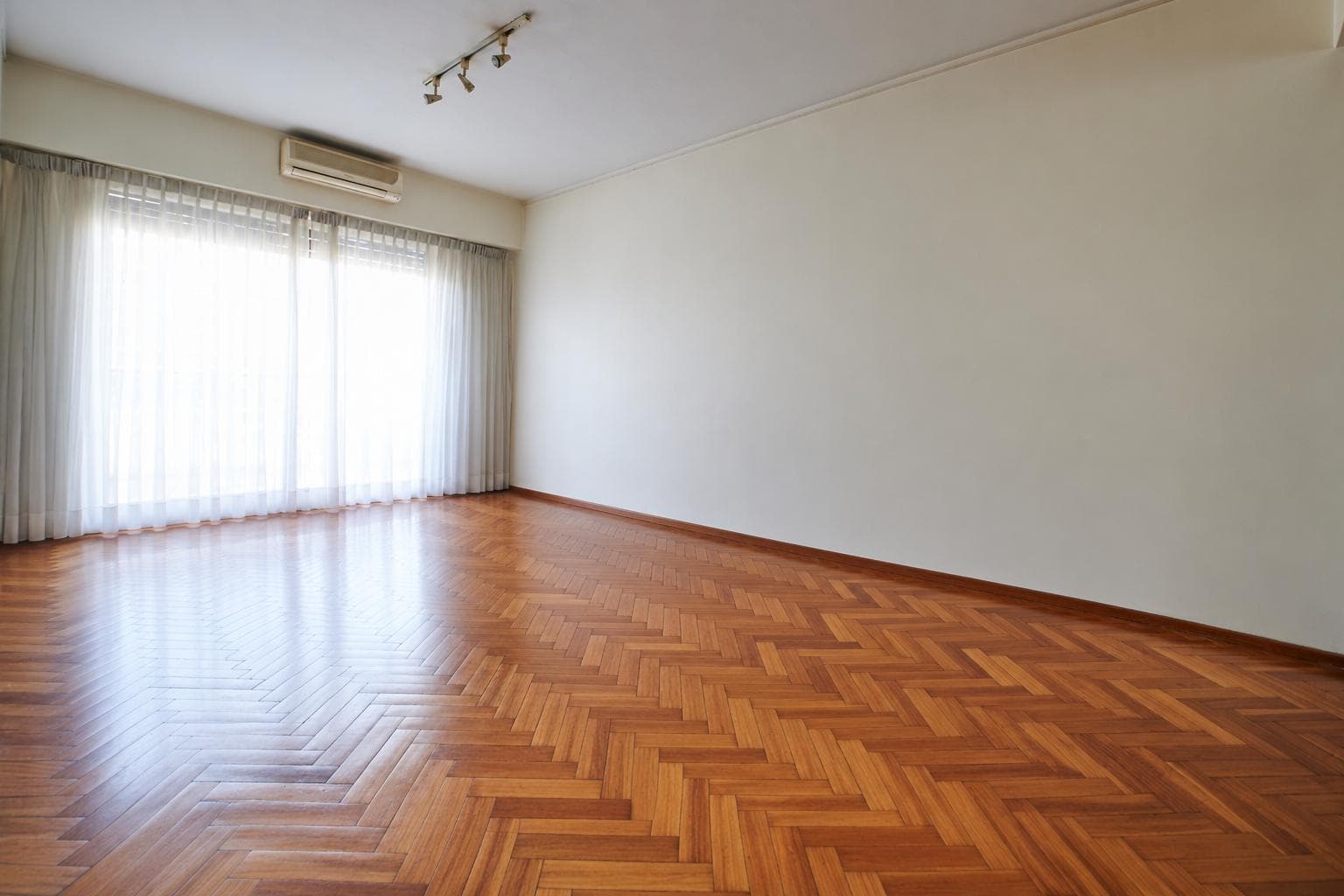 4-ROOM APARTMENT FOR SALE WITH A LARGE BALCONY - PALERMO CHICO