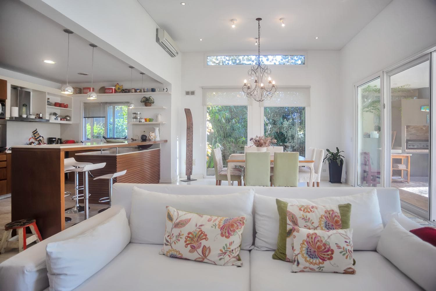 Vacation rental in Las Liebres, sleeps 6, with a pool