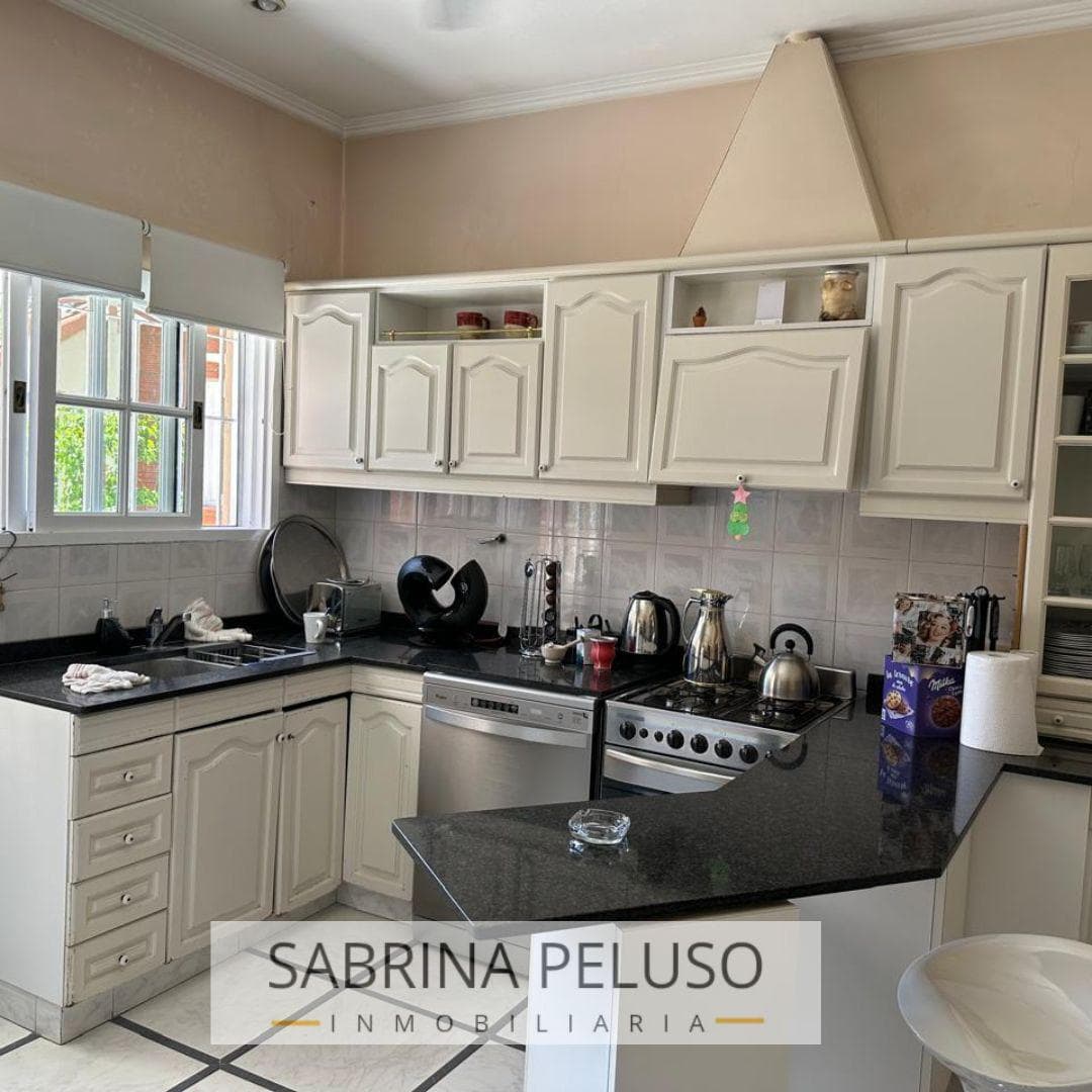 6-room house for sale in Ituzaingó