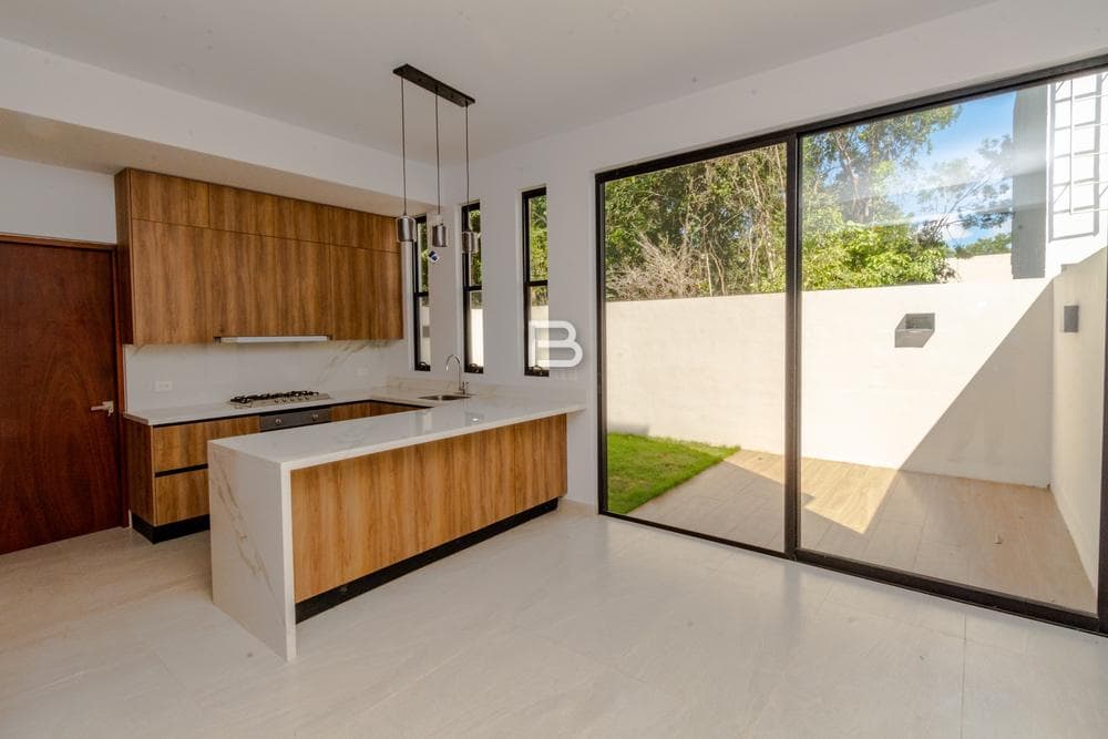 Aqua Residencial: Brand-New House for Sale
