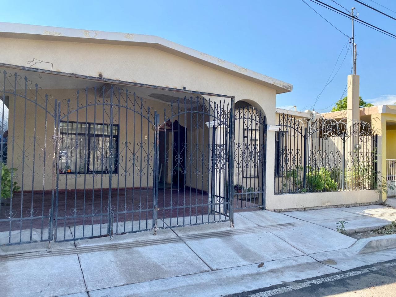 House for Sale in the Lomas de Madrid Neighborhood, a Few Blocks from López Portillo Boulevard