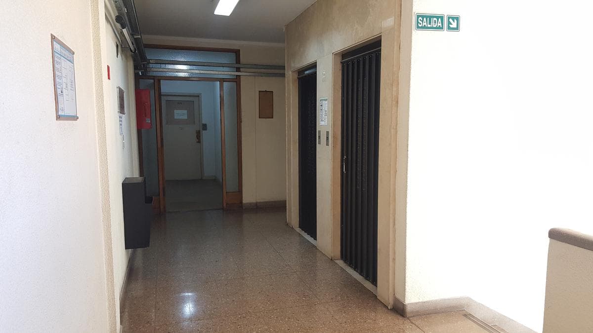 BRIGHT, UPPER-FLOOR OFFICE FOR SALE - SAN NICOLÁS - READY TO USE - SCHOOL OF ECONOMIC SCIENCES
