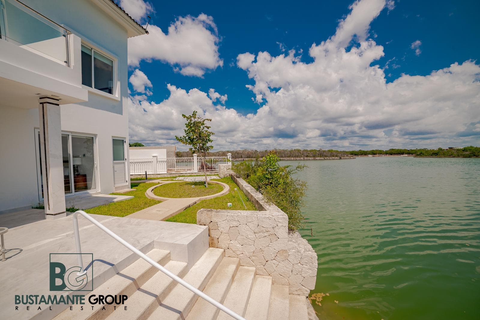 Luxury home in Lagos del Sol
