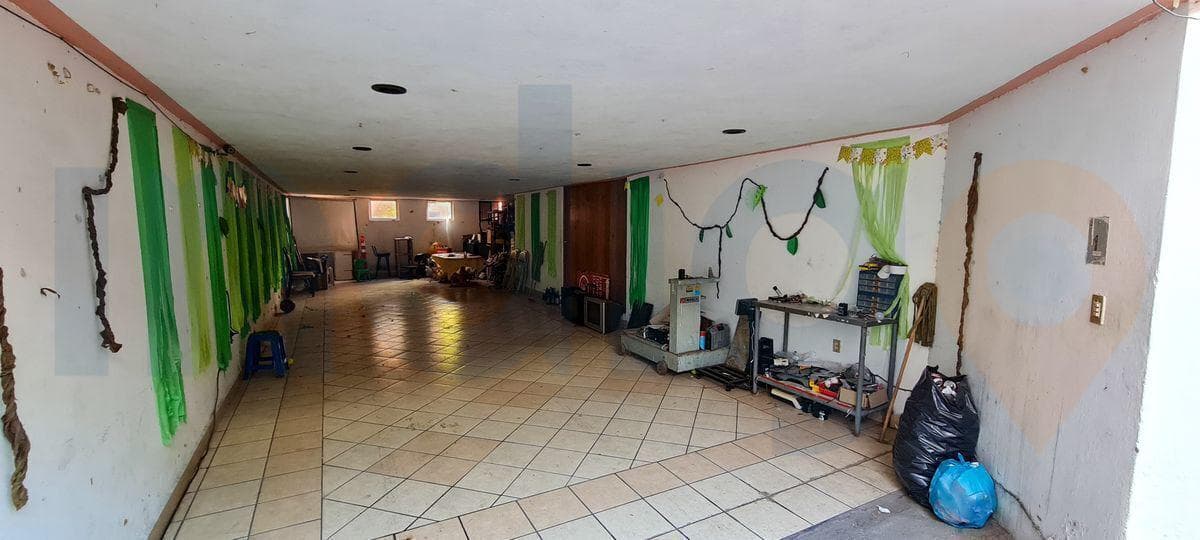 House for Sale in Colinas del Cimatario, Ideal for Offices