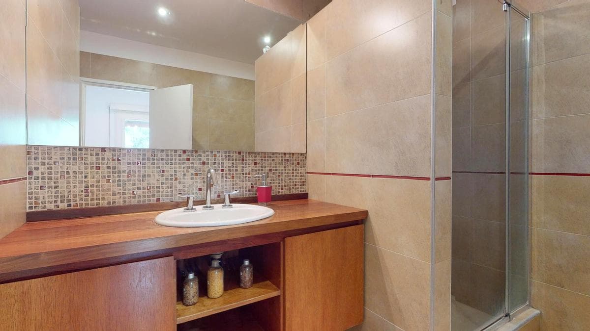 House for sale in Gonnet: 485 between 20th and 21st. Lot size: 30 x 60. 370 m² of floor space. Excellent condition. Pool