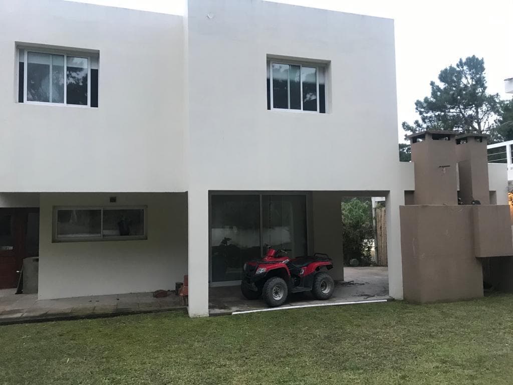 Modern 5-room house on a great lot