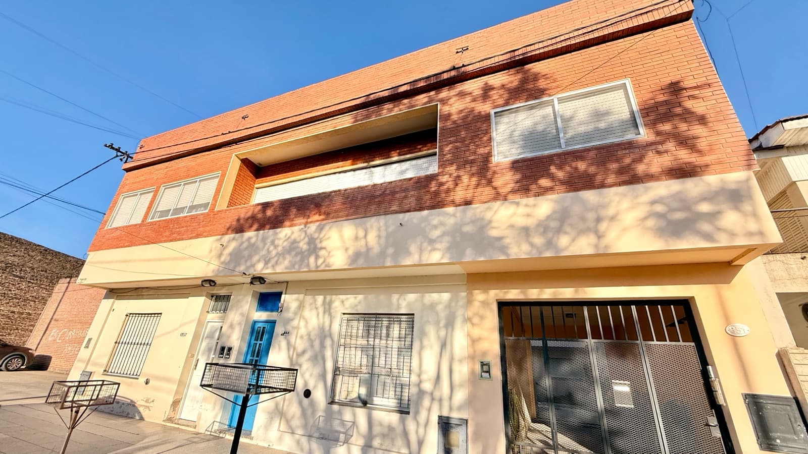 Apartment for Sale – Entire Top-Floor Unit | Excellent Condition