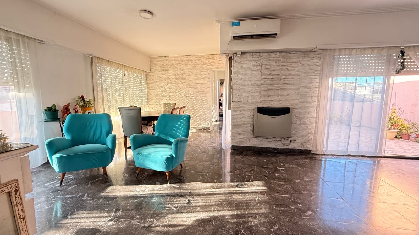 Apartment for Sale – Entire Top-Floor Unit | Excellent Condition
