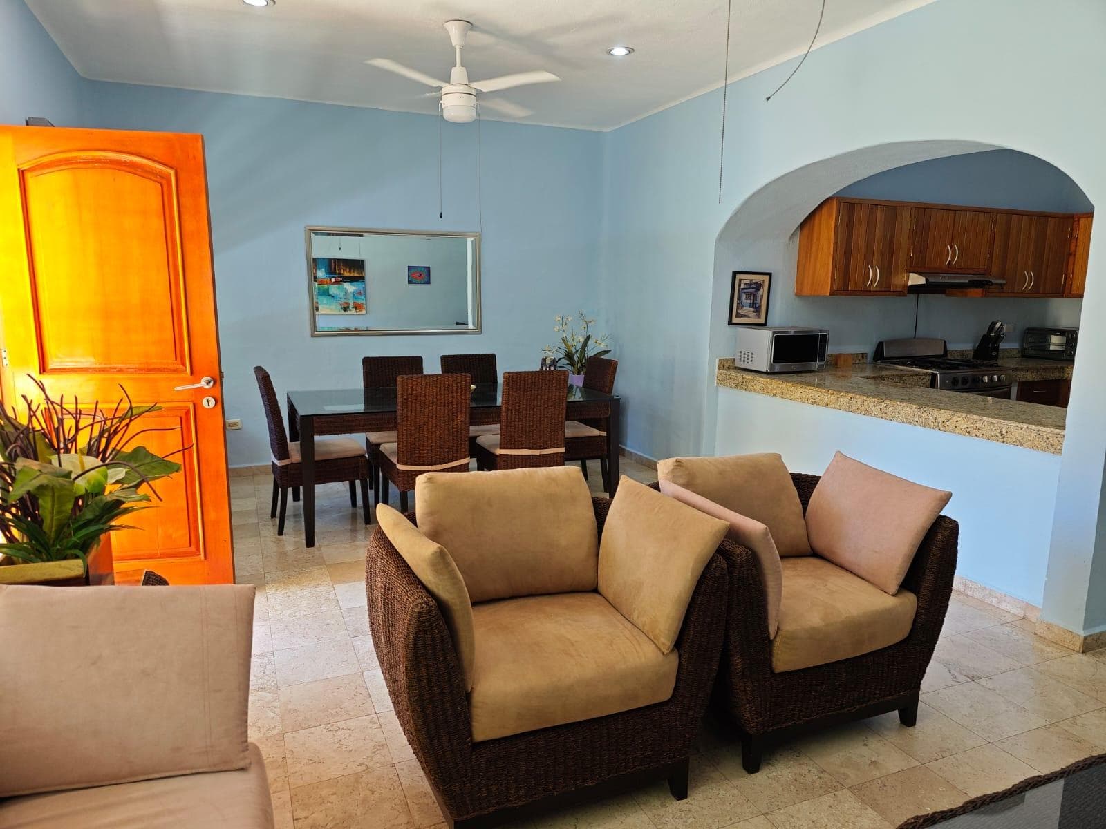 FURNISHED APARTMENT FOR RENT JUST STEPS FROM THE BEACH IN PLAYA MAMITAS, PLAYA DEL CARMEN