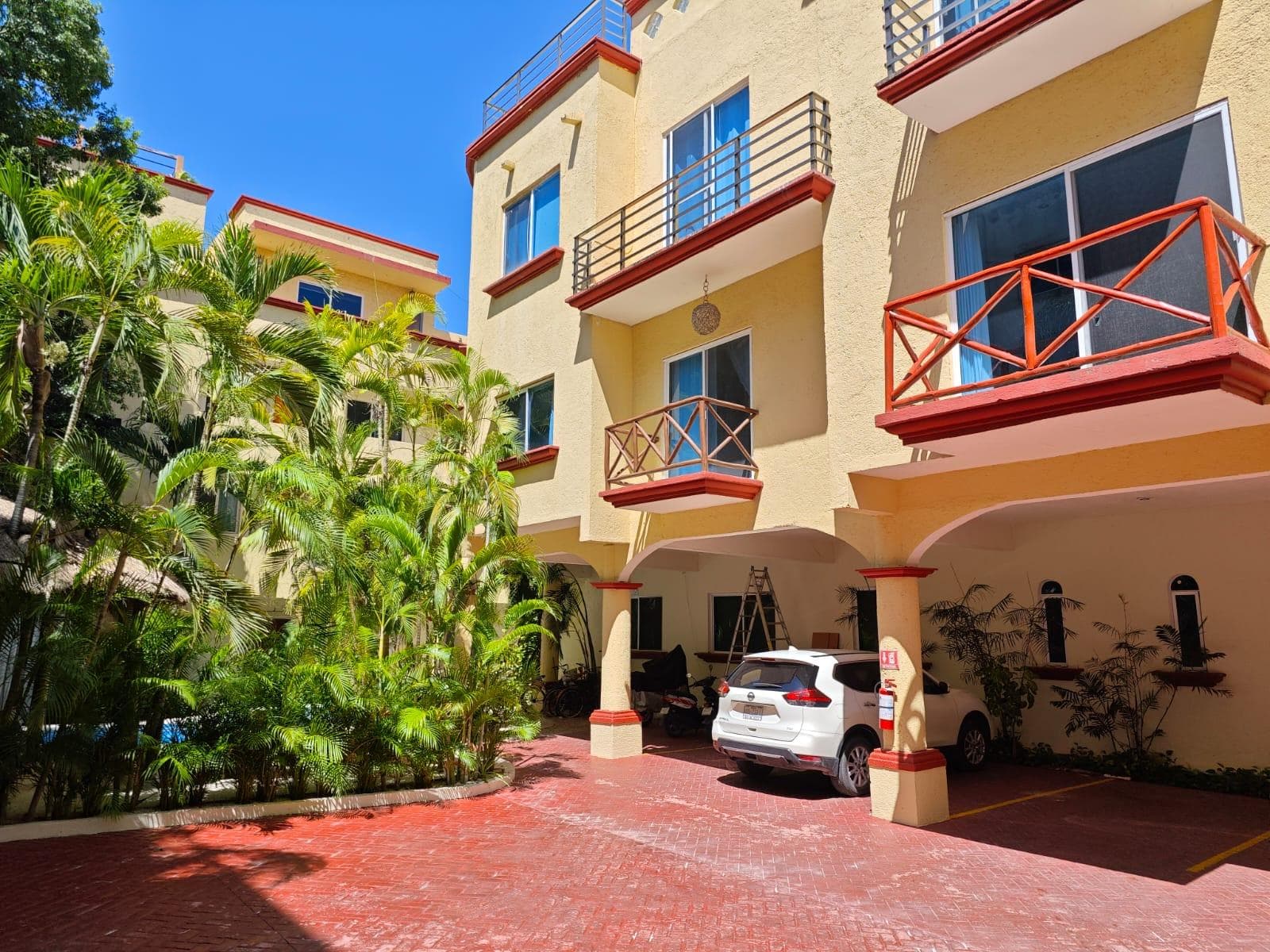 FURNISHED APARTMENT FOR RENT JUST STEPS FROM THE BEACH IN PLAYA MAMITAS, PLAYA DEL CARMEN