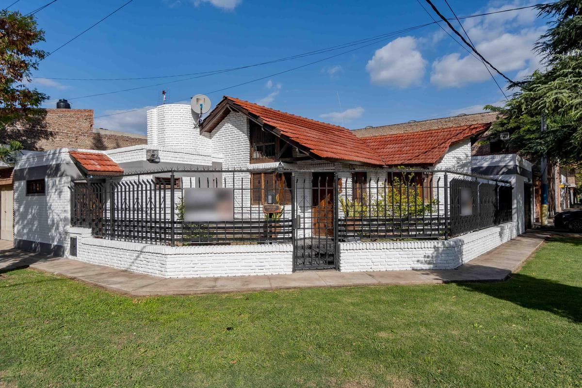 FOR SALE/TRADE - 3-bedroom house with patio and garage - Urquiza, Rosario